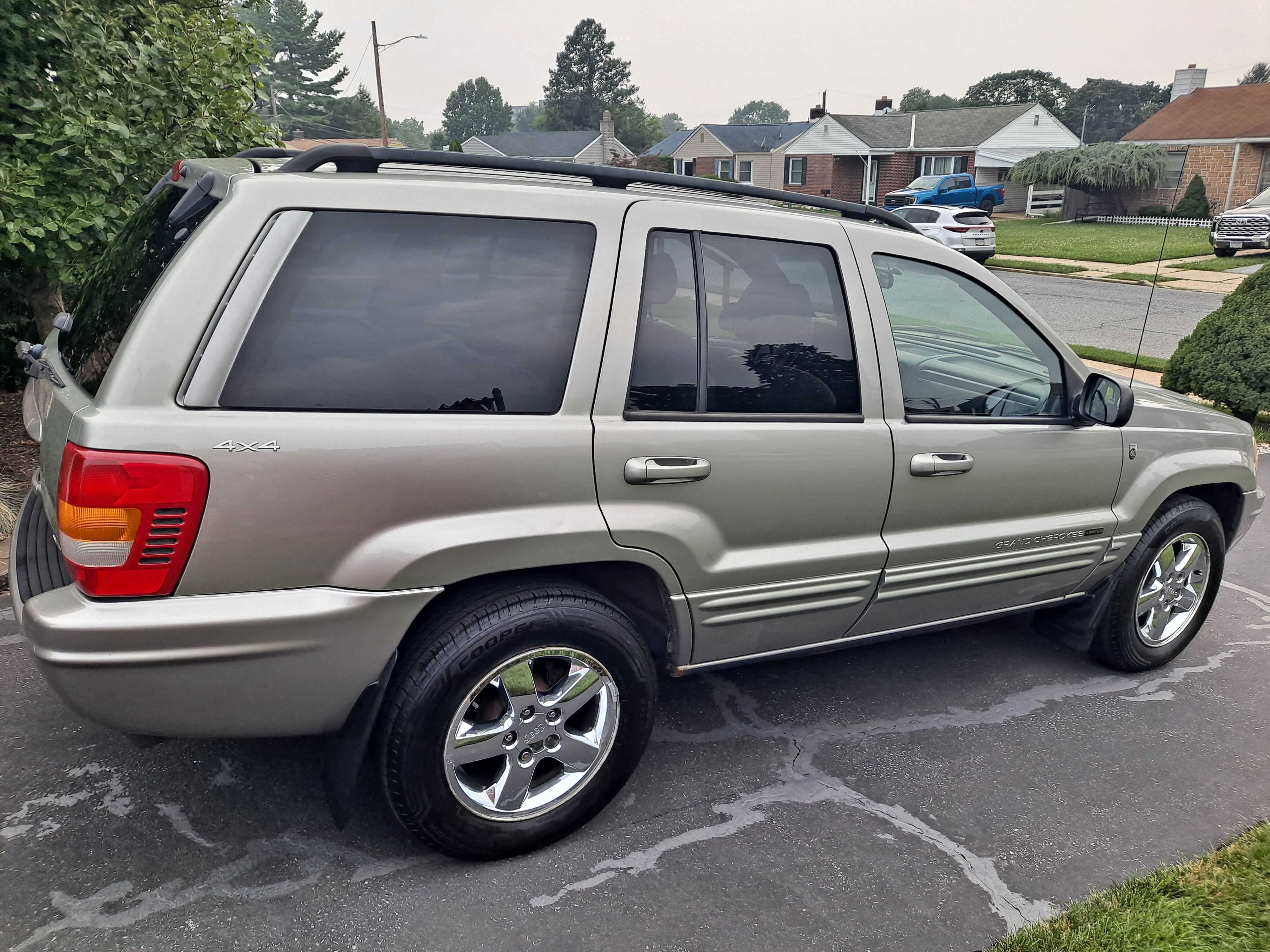 Used 2001 Jeep Grand Cherokee Limited AWD/4WD image 2