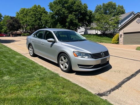 Used 2012 Volkswagen Passat 2.5 SE FWD image 1
