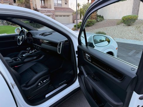 Used 2019 Porsche Cayenne image 18