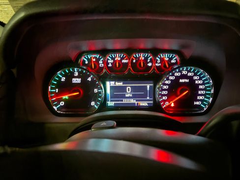 Used 2020 Chevrolet Suburban LT RWD image 14