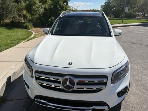 Used 2022 Mercedes-Benz GLB 250 4MATIC image 2