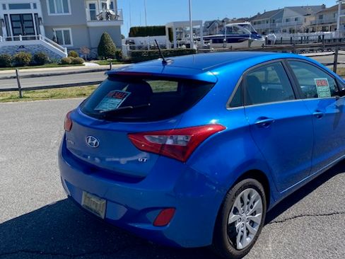 Used 2017 Hyundai Elantra GT FWD image 5