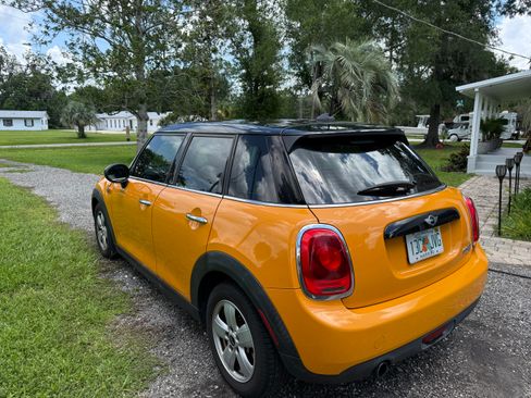 Used 2016 MINI Cooper 4-Door Hardtop FWD image 5
