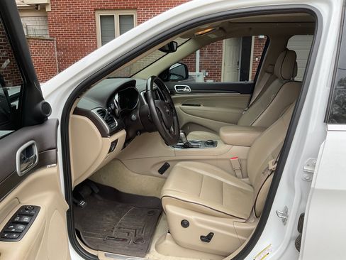 Used 2018 Jeep Grand Cherokee Overland image 9