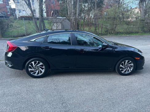 Used 2018 Honda Civic EX image 2