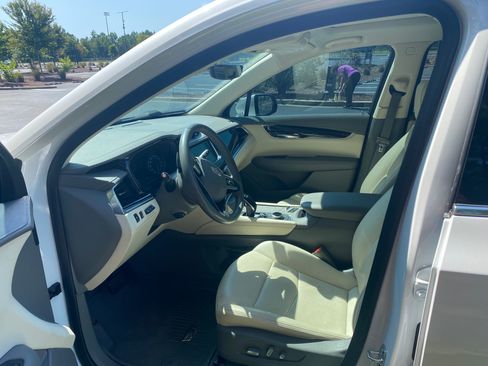Used 2022 Cadillac XT6 Premium Luxury w/ Technology Package FWD image 10
