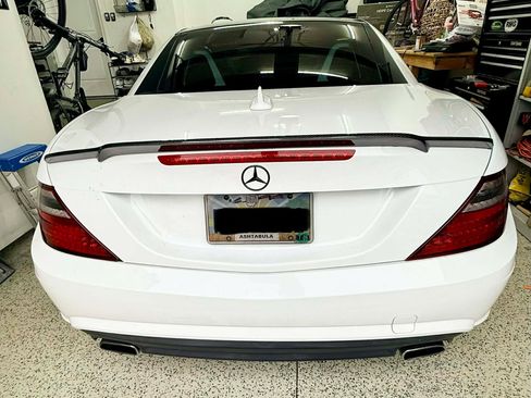 Used 2015 Mercedes-Benz SLK 250 image 2