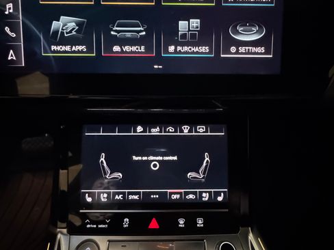 Used 2019 Audi e-tron Prestige w/ Prestige Package image 9