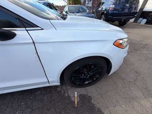 Used 2020 Ford Fusion SE w/ Equipment Group 151A FWD image 9