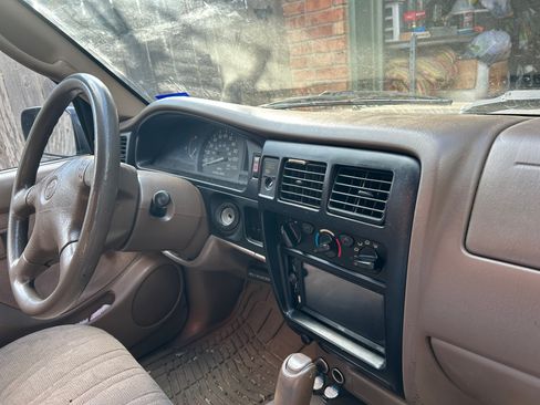 Used 2002 Toyota Tacoma 2WD Regular Cab image 5