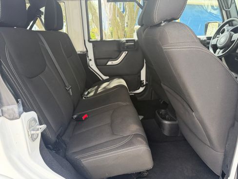 Used 2015 Jeep Wrangler Unlimited Sahara image 17