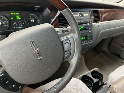 Used 2009 Lincoln Town Car Signature Limited