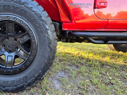 Used 2017 Jeep Wrangler Unlimited Rubicon image 12