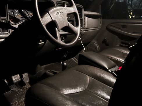 Used 2004 GMC Sierra 1500 W/T image 8