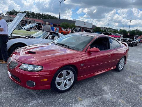 Used 2006 Pontiac GTO image 2