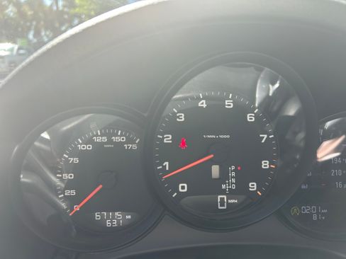 Used 2015 Porsche Boxster image 12