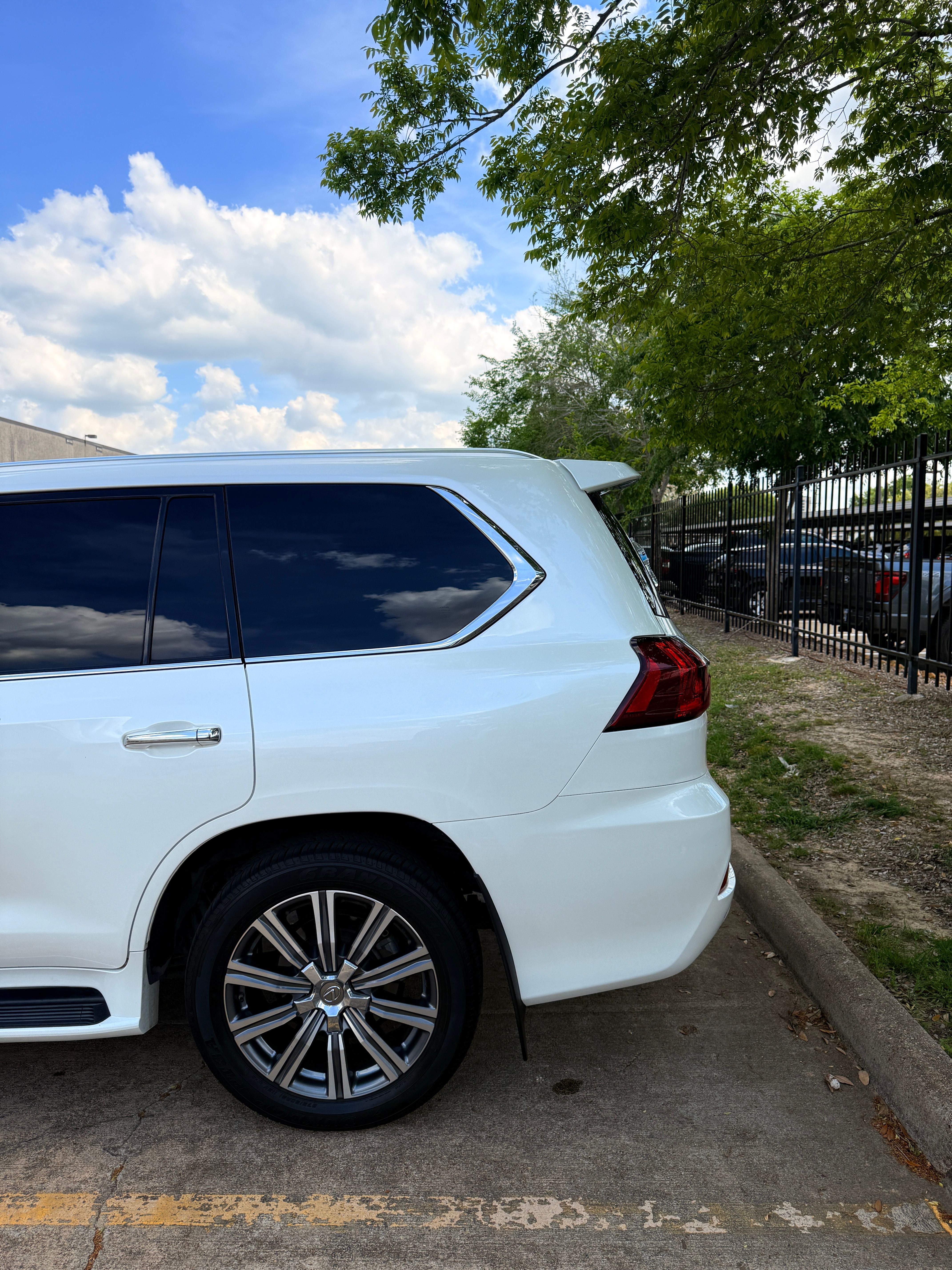 Used 2017 Lexus LX 570 4WD image 8