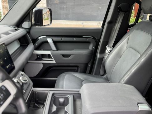 Used 2023 Land Rover Defender 130 X-Dynamic SE image 16