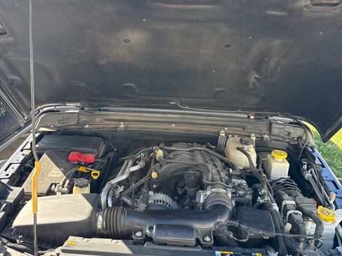 Used 2023 Jeep Gladiator Rubicon w/ Cold Weather Group image 17