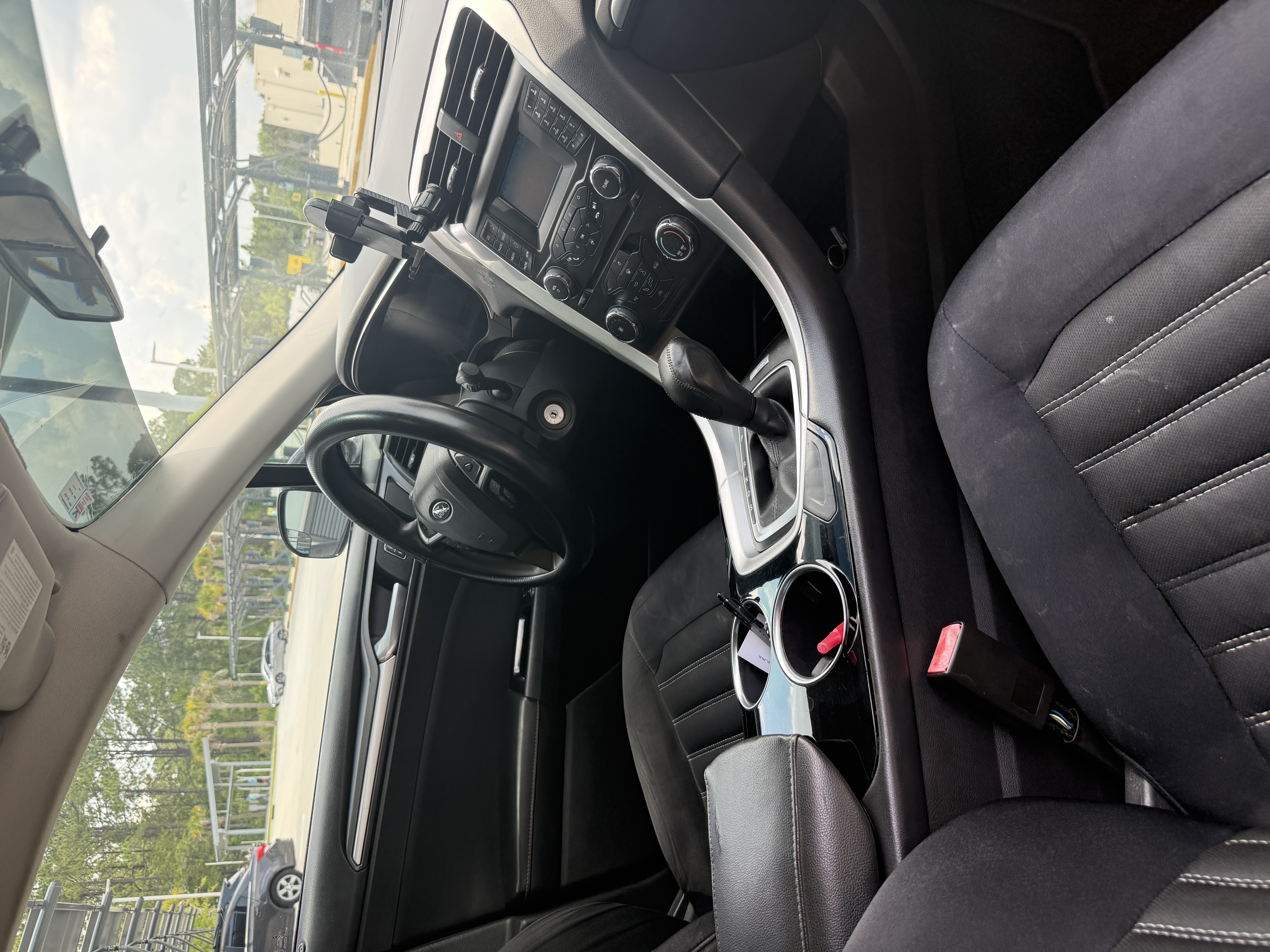Used 2014 Ford Fusion SE FWD image 11