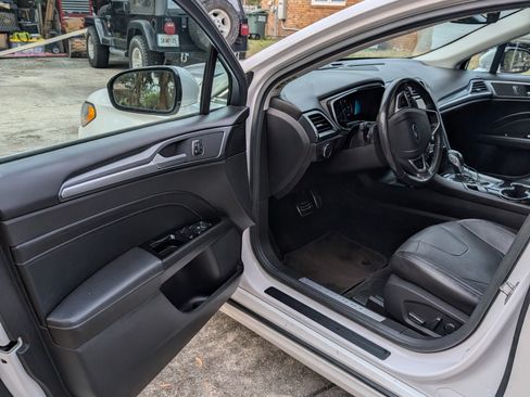 Used 2016 Ford Fusion Titanium image 10