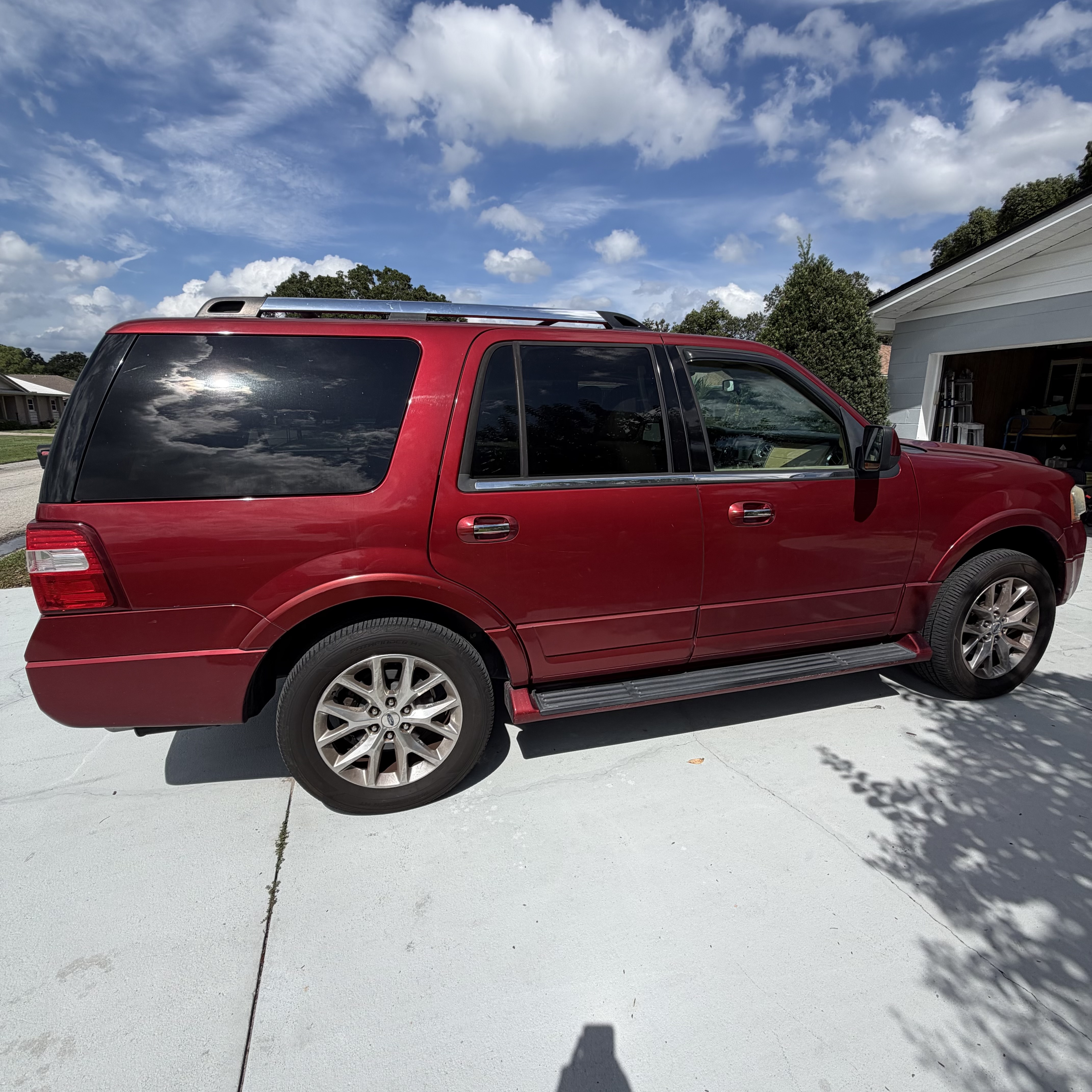Used 2015 Ford Expedition Limited RWD image 2
