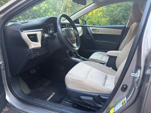Used 2015 Toyota Corolla LE FWD image 5