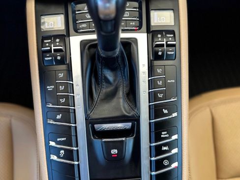 Used 2018 Porsche Macan Sport Edition image 17