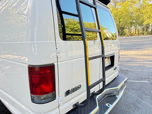 Used 2009 Ford E-350 and Econoline 350 Extended Super Duty image 9