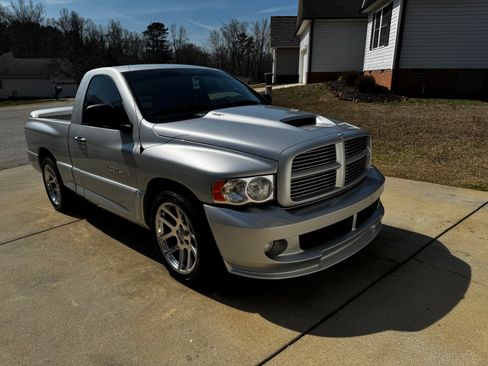 Used 2004 Dodge Ram 1500 Truck 2WD Regular Cab image 2