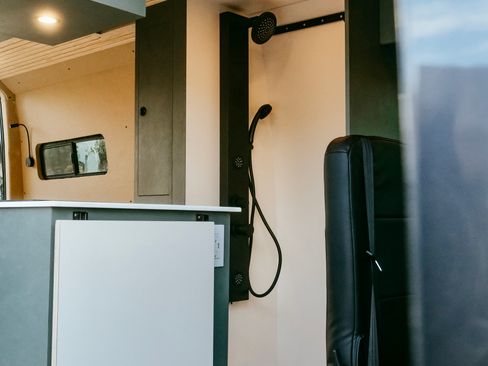 Used 2024 Mercedes-Benz Sprinter 2500 image 4