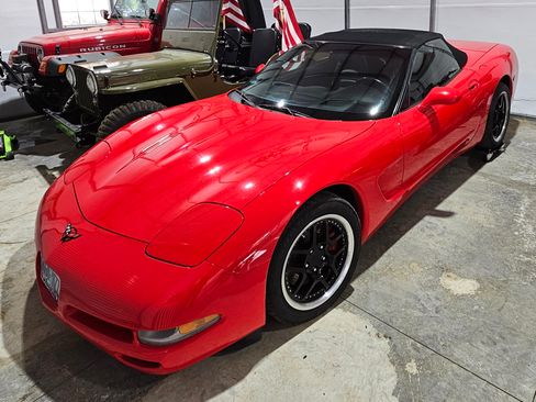 Used 1999 Chevrolet Corvette Convertible w/ Memory Pkg image 2