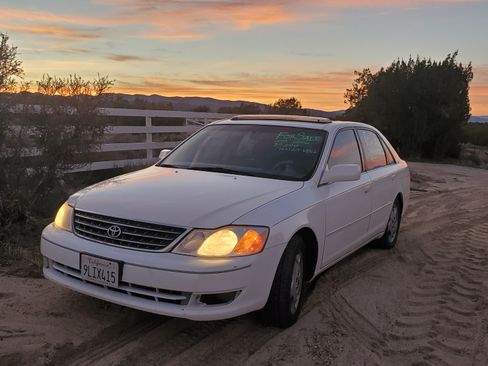 Used 2003 Toyota Avalon XLS image 1