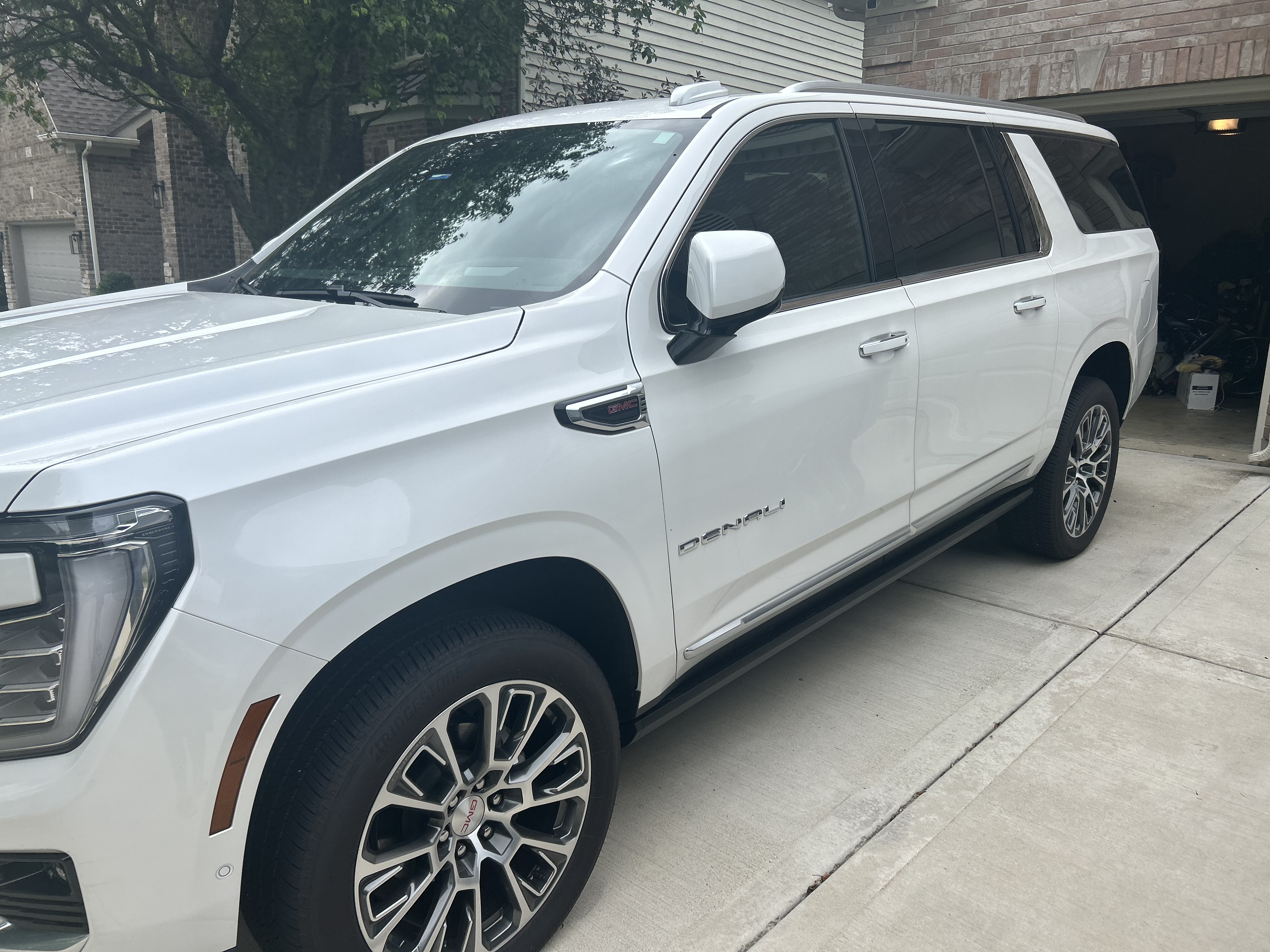 Used 2025 GMC Yukon XL Denali w/ Sun & Power Step Package AWD/4WD image 2