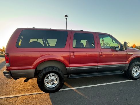 Used 2002 Ford Excursion XLT image 1