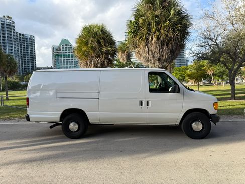 Used 2004 Ford E-350 and Econoline 350 Extended Super Duty image 20