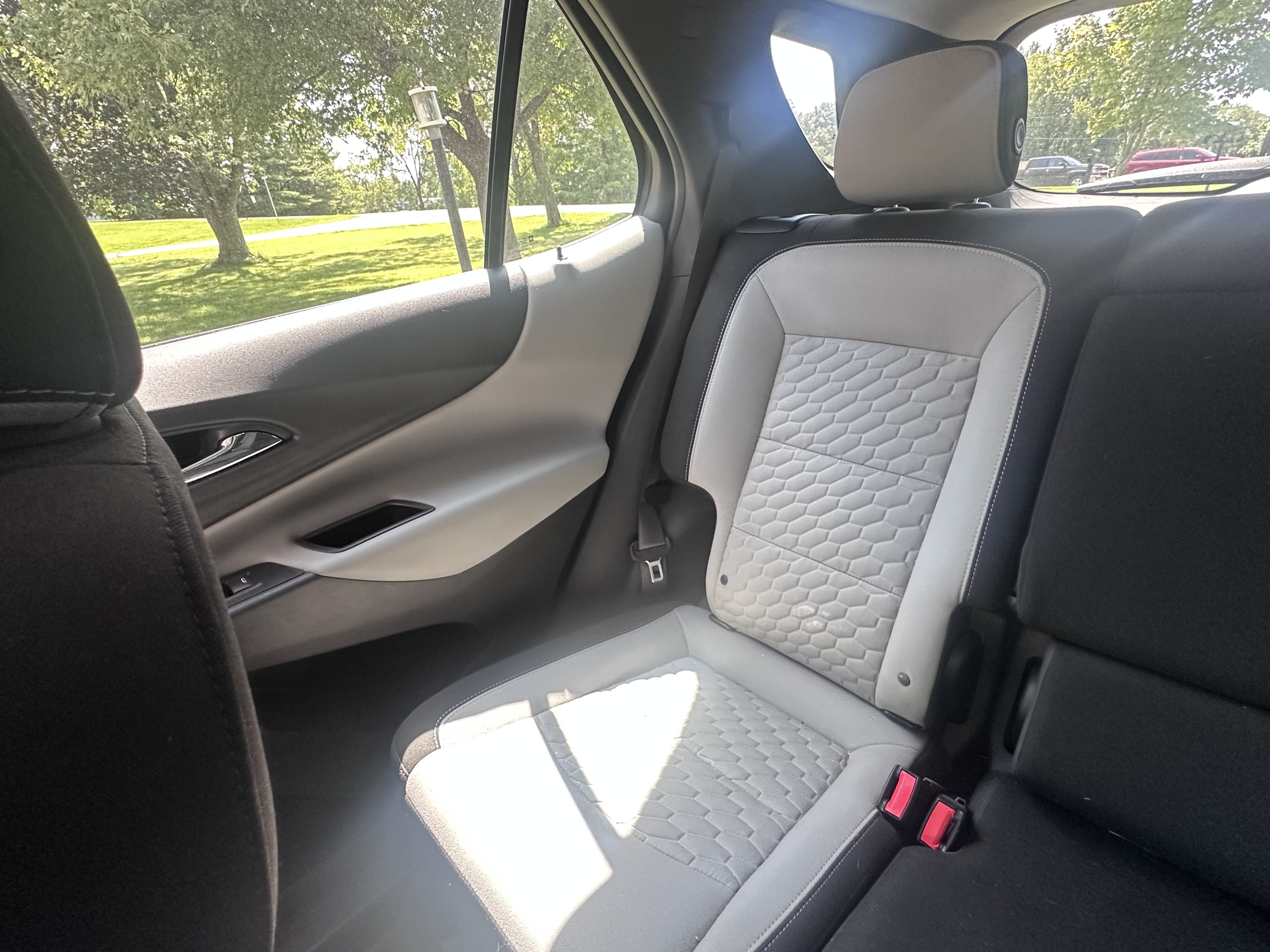 Used 2020 Chevrolet Equinox LS w/ LS Convenience Package FWD image 9
