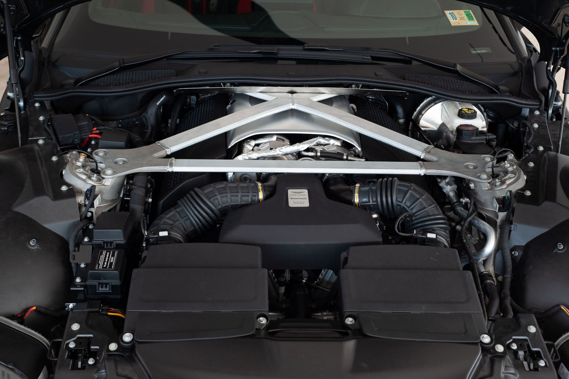 Used 2019 Aston Martin V8 Vantage Coupe RWD image 5