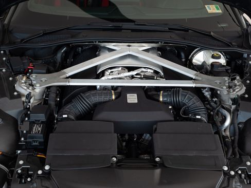 Used 2019 Aston Martin V8 Vantage Coupe image 5