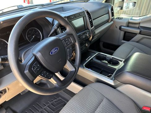 Used 2022 Ford F250 XLT w/ Black Appearance Package AWD/4WD image 8