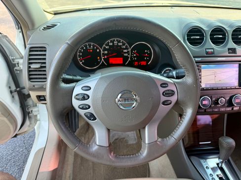Used 2010 Nissan Altima 3.5 SR w/ Premium Pkg FWD image 18