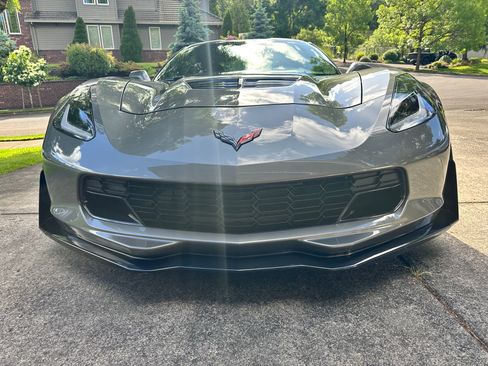Used 2015 Chevrolet Corvette Z06 w/ 3LZ Preferred Equipment Group RWD image 9