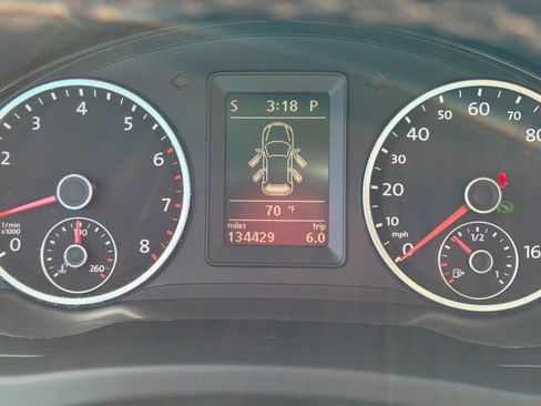 Used 2010 Volkswagen Tiguan SE image 20