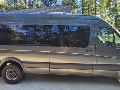 Used 2014 Mercedes-Benz Sprinter 3500 image 2