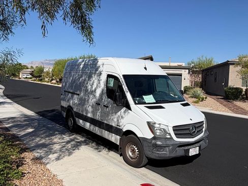 Used 2015 Mercedes-Benz Sprinter 2500 image 4