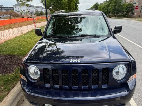 Used 2017 Jeep Patriot High Altitude FWD image 2