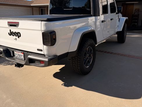 Used 2021 Jeep Gladiator Overland w/ Popular Equipment Package image 4