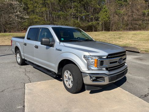 Used 2018 Ford F150 XLT image 2