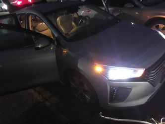 Used 2019 Hyundai Ioniq Limited FWD image 2