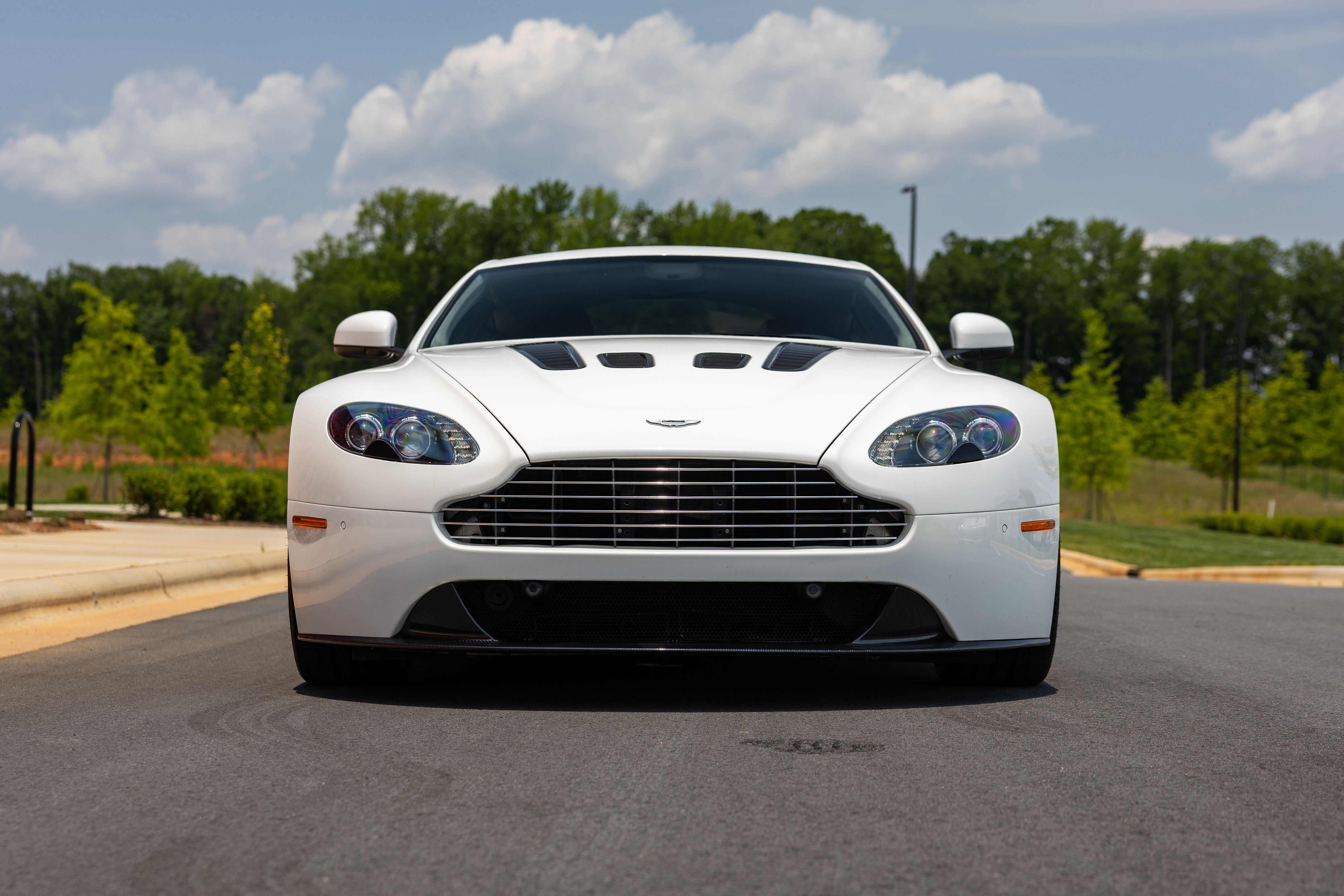 Used 2012 Aston Martin V12 Vantage Coupe RWD image 10